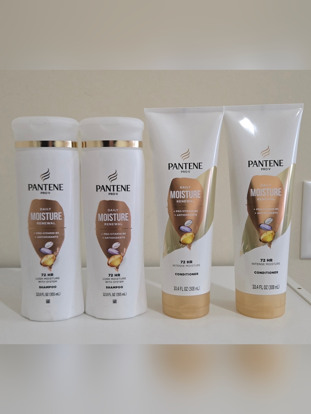 New Pantene Daily Moisture Renewal Shampoo & Conditioner Set (4 Items)